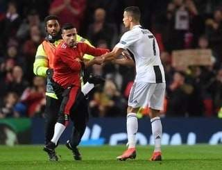 Checkout what Ronaldo did to a pitch invader who tried to mob him at Old Trafford (photos)