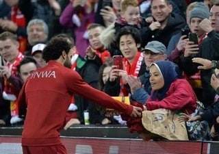 Salah receives incredible gift from Liverpool fan after win against Red Star (photos)