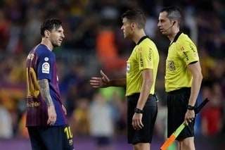 Checkout what Lionel Messi did to the match officials after Barcelona's draw against Girona (photos)