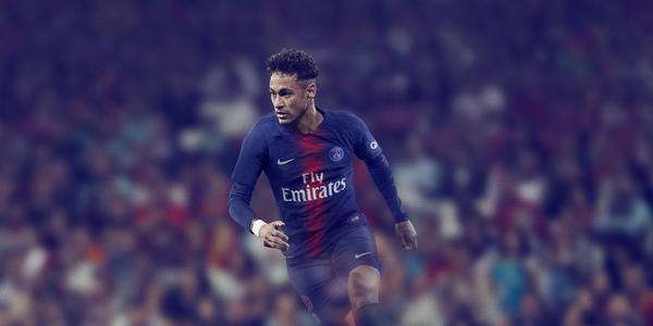 Neymar looking good in the new PSG jersey (Nike)