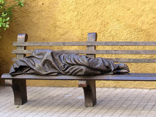 Homeless Jesus statue prevented death in US (The Premier)