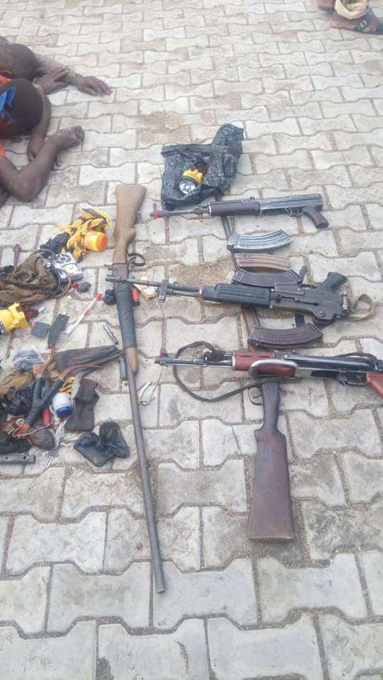 Arms and ammunitions recovered from bandits arrested in Taraba state (Twitter/@HQNigerianArmy)