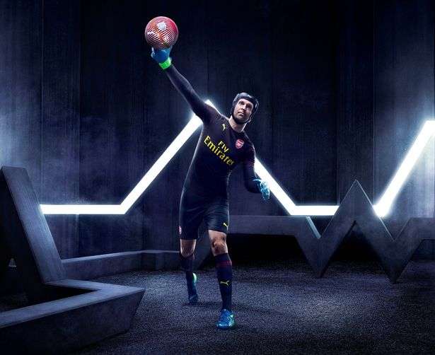 Petr Cech shows off the new Arsenal goalkeeping kit (Arsenal)