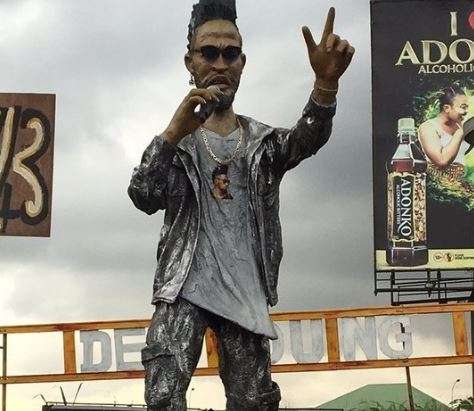 Does this statue look like any indigenous rapper you know? (Instagram (@PulseNigeria247))